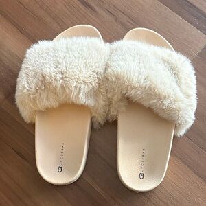CycleBar Women's Beige Plush Slippers